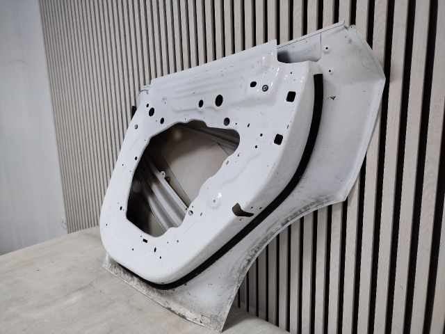 bontott TESLA Model Y Jobb hátsó Ajtó (Üres lemez)