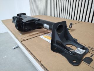 bontott TESLA Model Y Vonóhorog