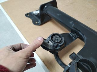 bontott TESLA Model Y Vonóhorog