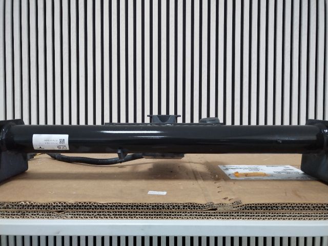 bontott TESLA Model Y Vonóhorog