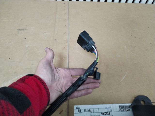 bontott TESLA Model Y Vonóhorog