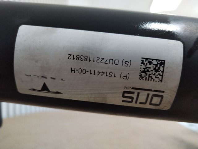 bontott TESLA Model Y Vonóhorog