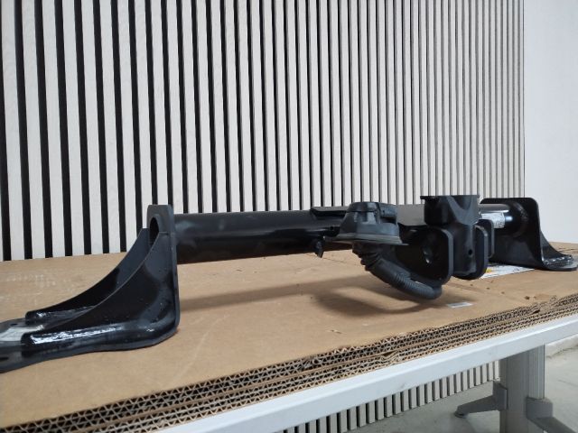 bontott TESLA Model Y Vonóhorog