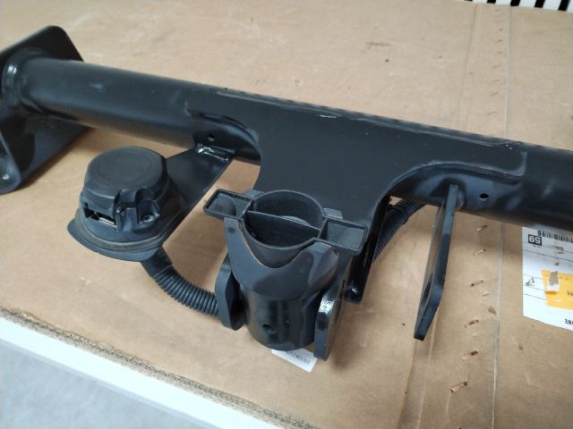 bontott TESLA Model Y Vonóhorog