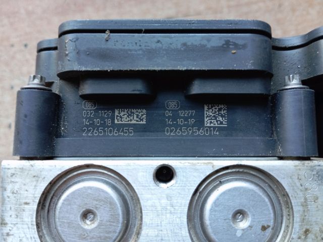 bontott TOYOTA AURIS ABS Kocka