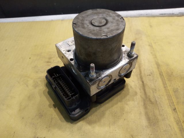 bontott TOYOTA AURIS ABS Kocka