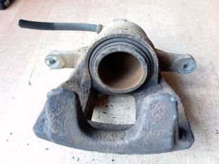 bontott TOYOTA AURIS Bal első Féknyereg Munkahengerrel