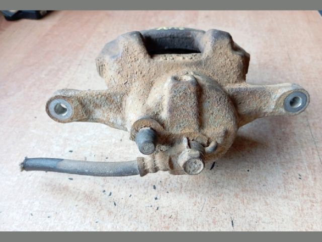 bontott TOYOTA AURIS Bal első Féknyereg Munkahengerrel