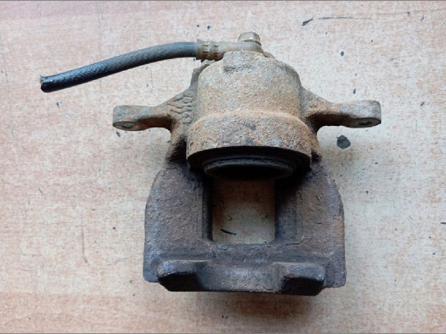 bontott TOYOTA AURIS Bal első Féknyereg Munkahengerrel