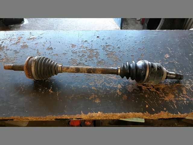 bontott TOYOTA AURIS Bal Féltengely