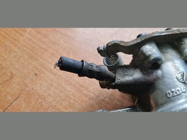 bontott TOYOTA AURIS Bal hátsó Féknyereg Munkahengerrel