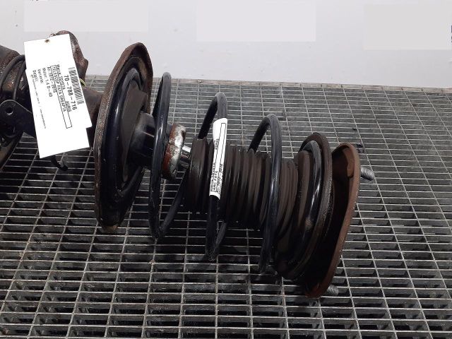 bontott TOYOTA AURIS Első Rugó