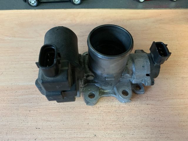 bontott TOYOTA AURIS Fojtószelep (Elektromos)