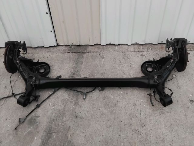 bontott TOYOTA AURIS Hátsó Híd (Tárcsafékes)