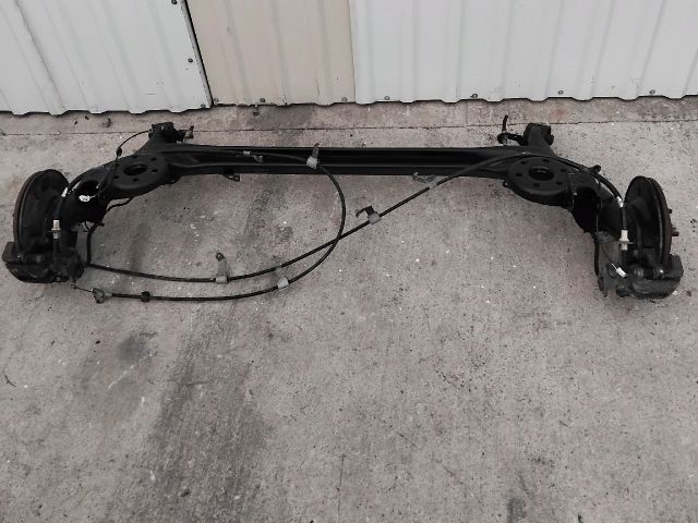 bontott TOYOTA AURIS Hátsó Híd (Tárcsafékes)