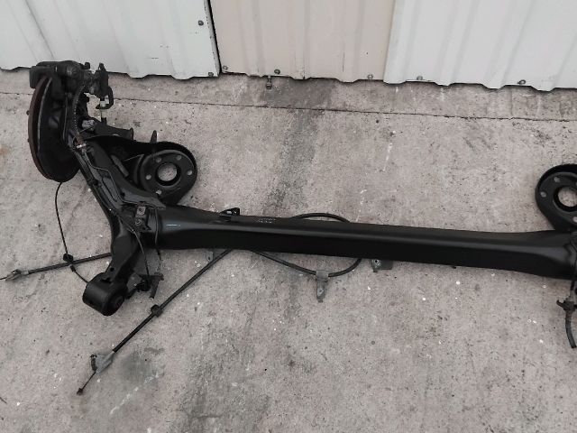 bontott TOYOTA AURIS Hátsó Híd (Tárcsafékes)