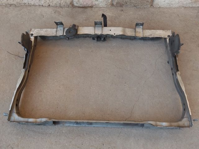 bontott TOYOTA AURIS Homlokfal (Üres lemez)