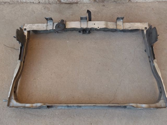 bontott TOYOTA AURIS Homlokfal (Üres lemez)