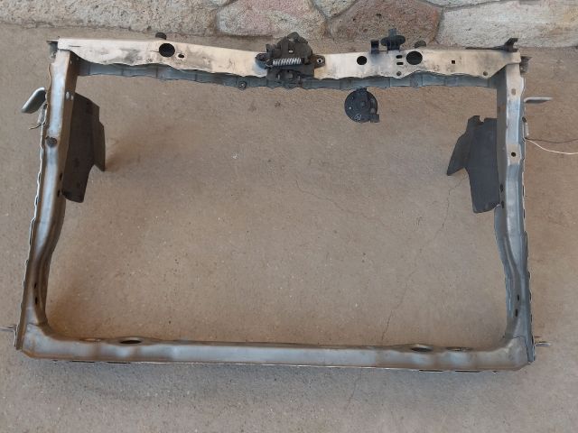 bontott TOYOTA AURIS Homlokfal (Üres lemez)