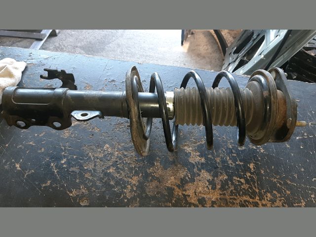 bontott TOYOTA AURIS Jobb első Gólyaláb (Lengécsillapító, Rugó)