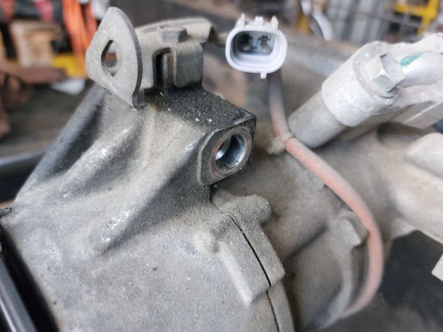 bontott TOYOTA AURIS Klímakompresszor