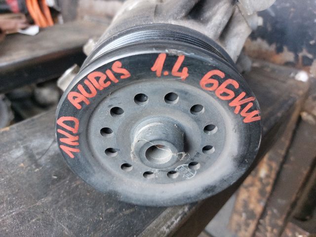 bontott TOYOTA AURIS Klímakompresszor