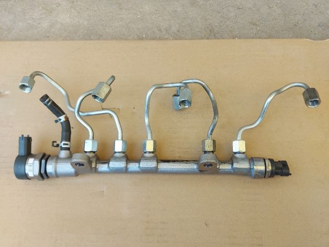 bontott TOYOTA AURIS Közösnyomócső