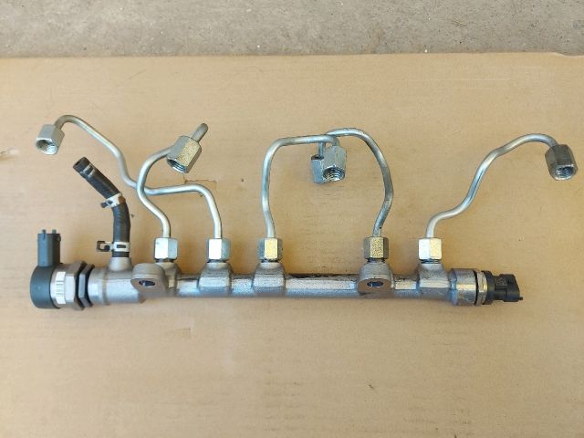 bontott TOYOTA AURIS Közösnyomócső