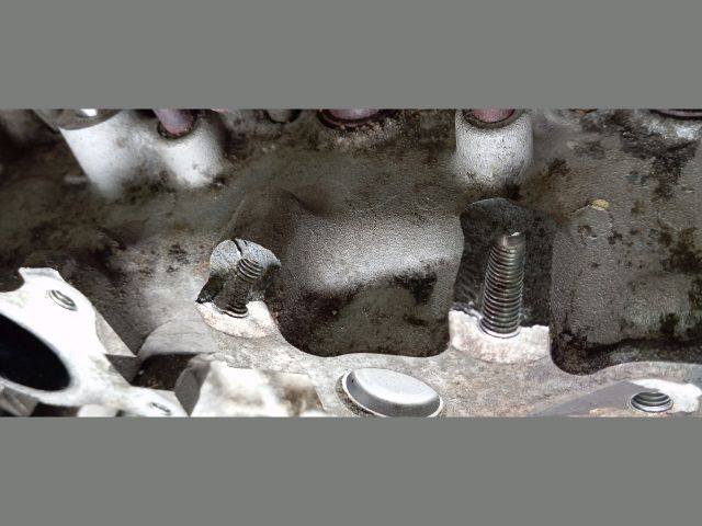 bontott TOYOTA AURIS Motor (Fűzött blokk hengerfejjel)