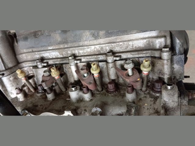 bontott TOYOTA AURIS Motor (Fűzött blokk hengerfejjel)