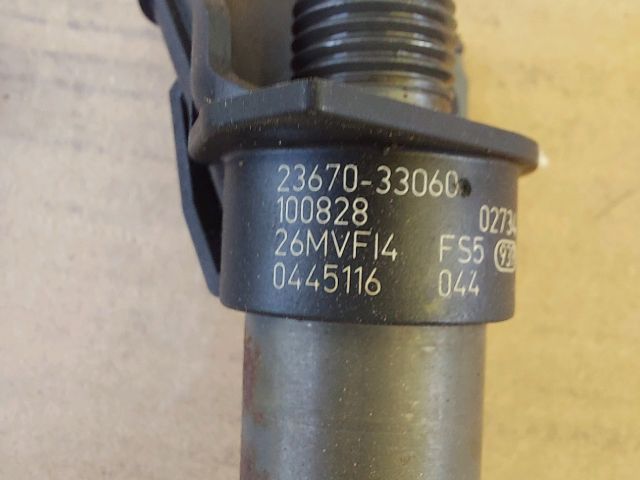 bontott TOYOTA AURIS Porlasztó Sor / Híd