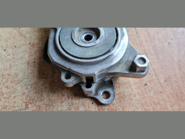 bontott TOYOTA AURIS Szíjfeszítő Görgő