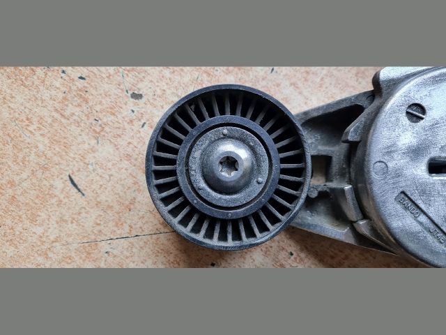 bontott TOYOTA AURIS Szíjfeszítő Görgő