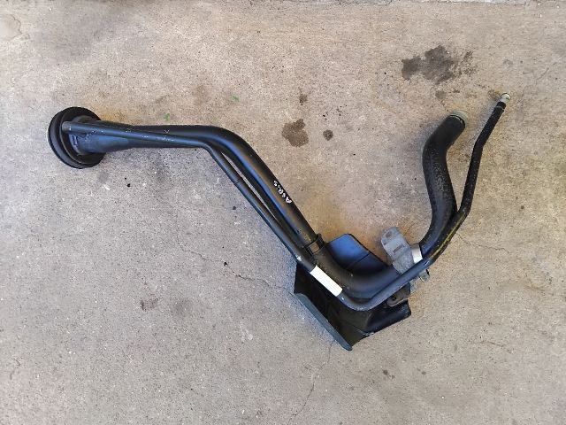 bontott TOYOTA AURIS Tankbetöltő Cső (Fém)