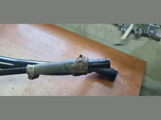 bontott TOYOTA AURIS Tankbetöltő Cső (Fém)