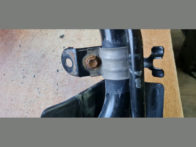 bontott TOYOTA AURIS Tankbetöltő Cső (Fém)