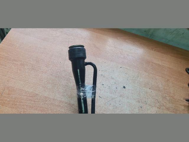 bontott TOYOTA AURIS Tankbetöltő Cső (Fém)