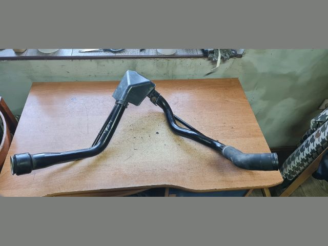 bontott TOYOTA AURIS Tankbetöltő Cső (Fém)