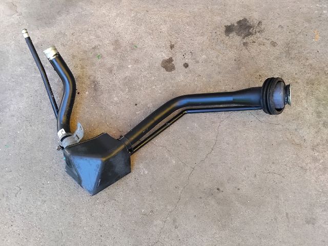 bontott TOYOTA AURIS Tankbetöltő Cső (Fém)