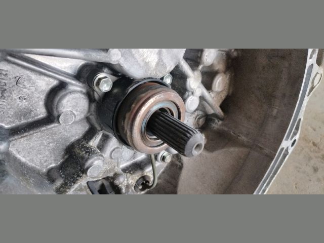 bontott TOYOTA AURIS Váltó (Mechanikus)