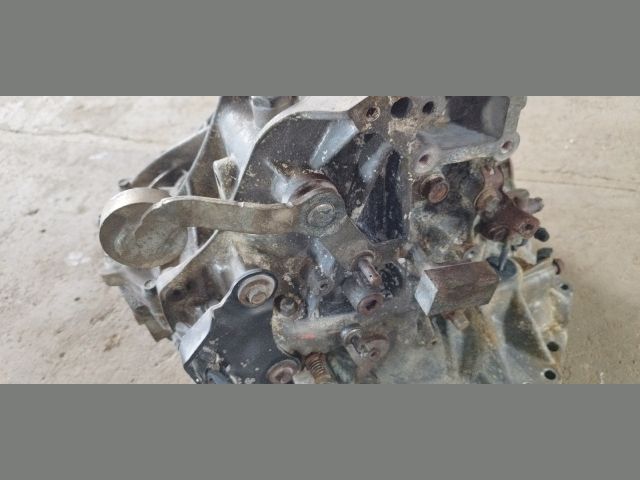 bontott TOYOTA AURIS Váltó (Mechanikus)