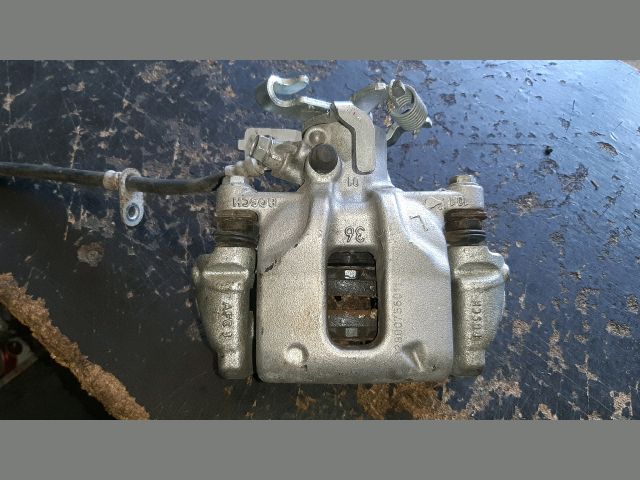 bontott TOYOTA AURIS Bal hátsó Féknyereg Munkahengerrel