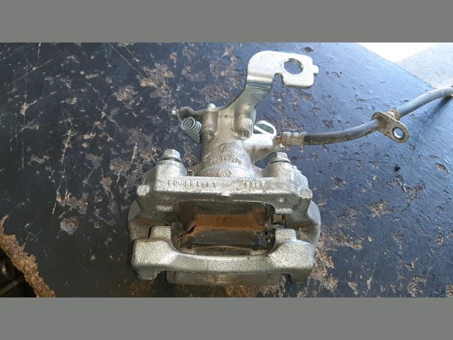 bontott TOYOTA AURIS Bal hátsó Féknyereg Munkahengerrel