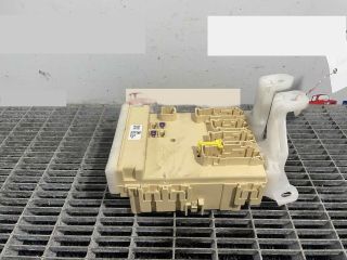 bontott TOYOTA AURIS Biztosítéktábla Motortér