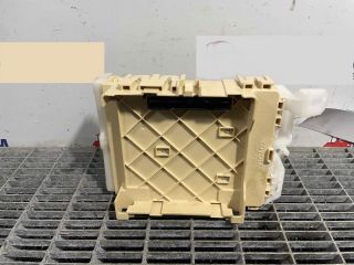 bontott TOYOTA AURIS Biztosítéktábla Motortér