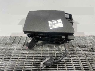 bontott TOYOTA AURIS Biztosítéktábla Motortér