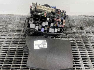 bontott TOYOTA AURIS Biztosítéktábla Motortér