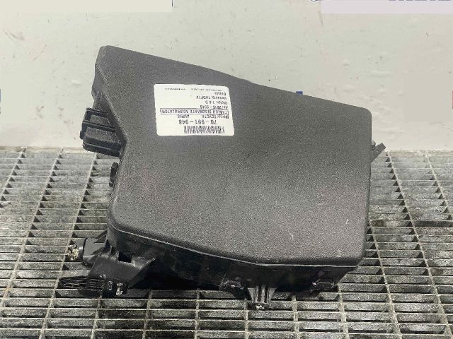 bontott TOYOTA AURIS Biztosítéktábla Motortér