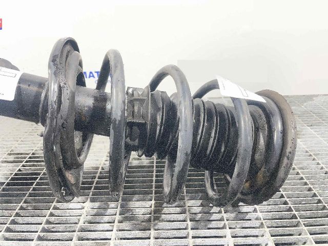 bontott TOYOTA AURIS Első Rugó