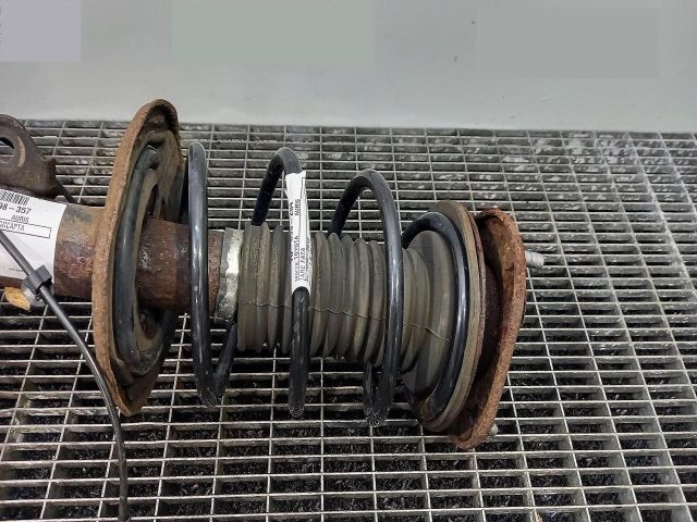 bontott TOYOTA AURIS Első Rugó